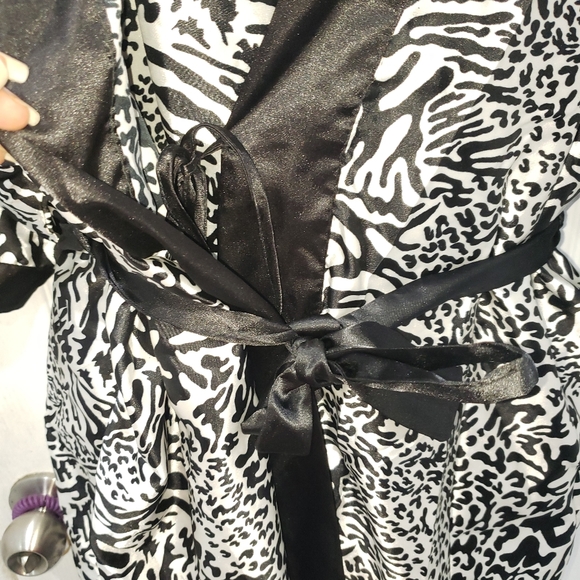 NWT|Black & White Animal Print Nightgown 2pcs-Set - Picture 10 of 10